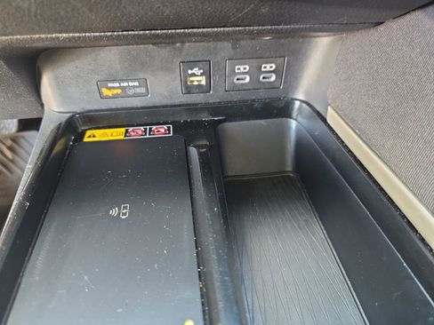 Used 2025 Toyota Camry SE FWD image 25