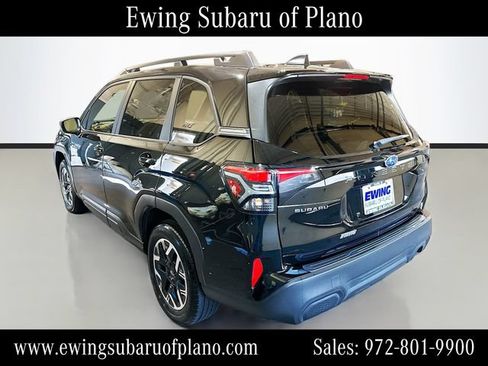 Used 2025 Subaru Forester Premium AWD/4WD image 5