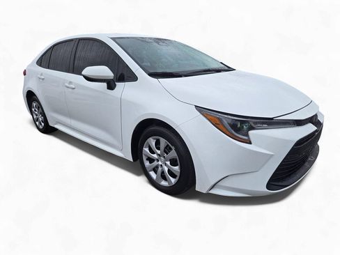 Used 2024 Toyota Corolla LE image 2