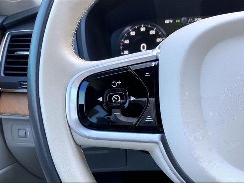 Used 2021 Volvo XC90 T6 Momentum w/ Climate Package image 18