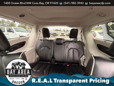 Used 2023 Chrysler Pacifica Limited FWD image 18