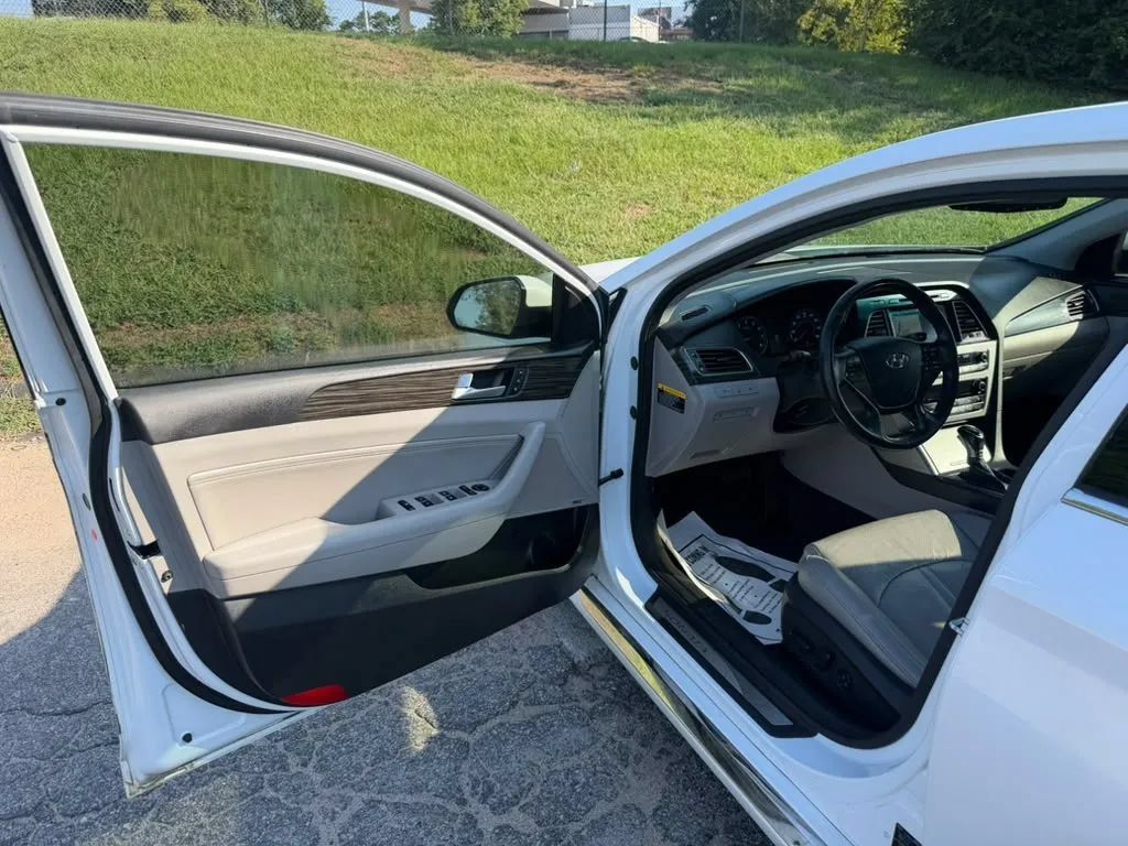 Used 2015 Hyundai Sonata Limited w/ Option Group 06 FWD image 21