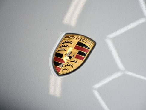 Used 2018 Porsche Macan AWD/4WD image 2