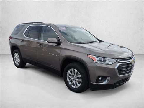 Used 2020 Chevrolet Traverse LT image 3