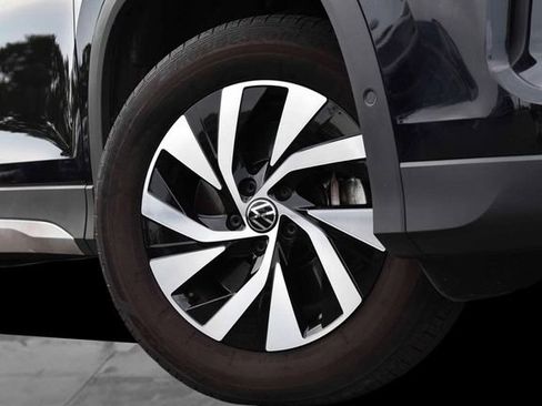 Used 2025 Volkswagen Tiguan S AWD/4WD image 3