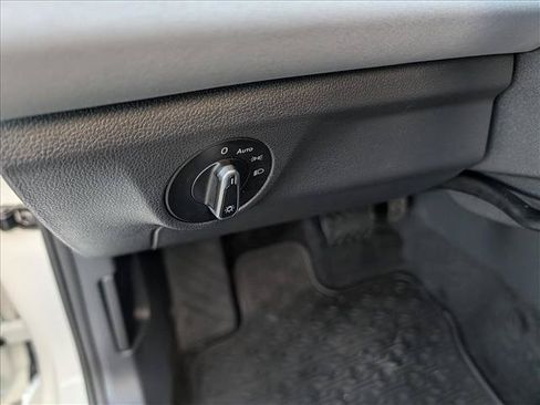 Used 2025 Volkswagen Jetta SE w/ Sunroof Package FWD image 30