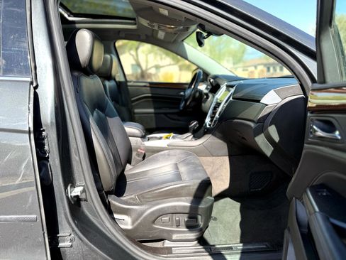 Used 2016 Cadillac SRX Luxury image 12