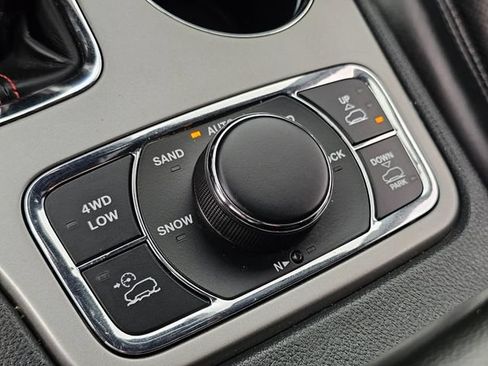 Used 2019 Jeep Grand Cherokee Trailhawk w/ Trailhawk Luxury Group AWD/4WD image 32