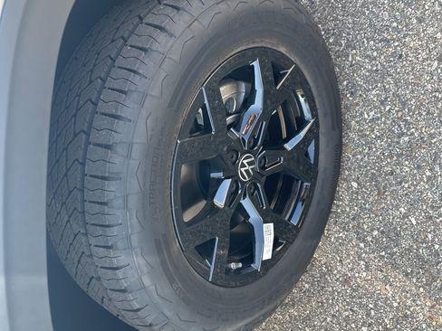 New 2026 Volkswagen Atlas Peak Edition image 8