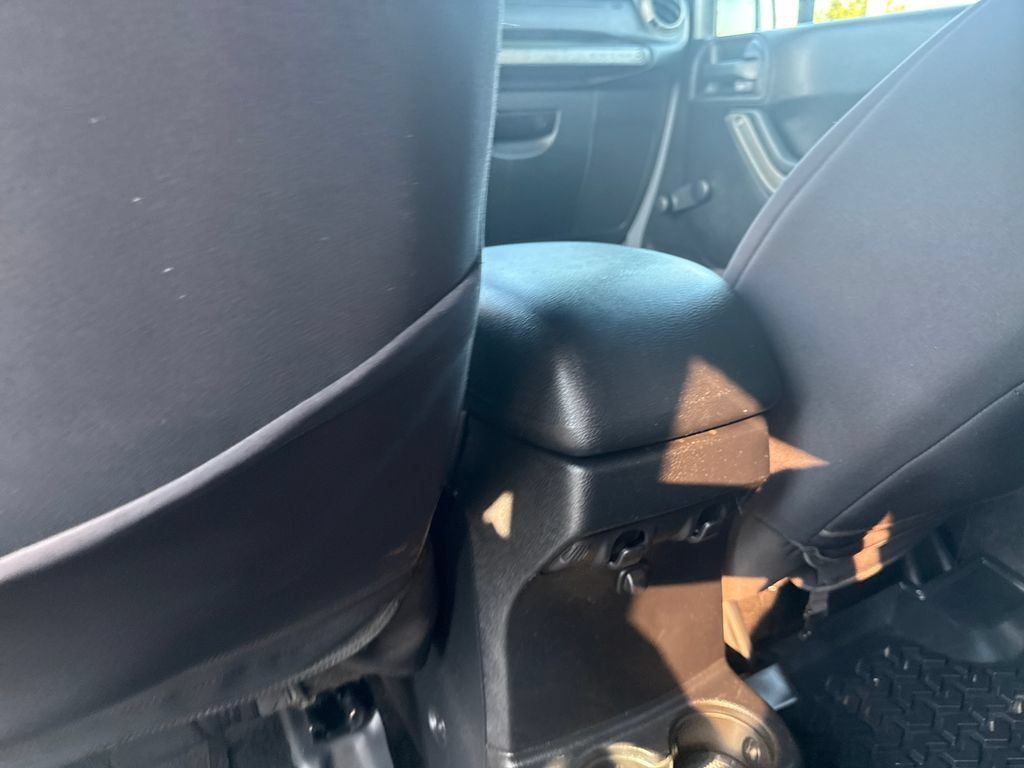 Used 2016 Jeep Wrangler Unlimited Sport AWD/4WD image 27