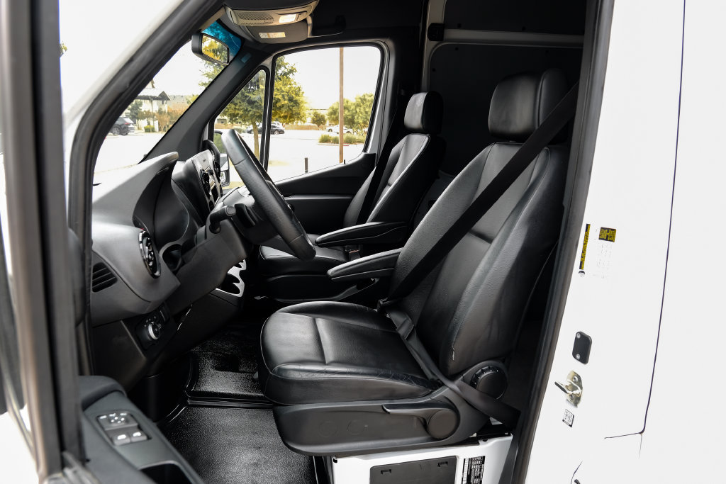 Used 2025 Mercedes-Benz Sprinter 2500 image 33