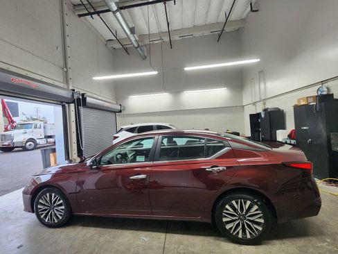 Used 2024 Nissan Altima 2.5 SV FWD image 28