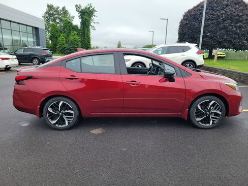 New 2025 Nissan Versa SR image 2