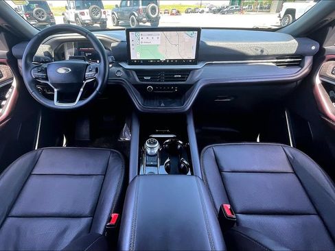Used 2025 Ford Explorer Platinum w/ Ultimate Package AWD/4WD image 16