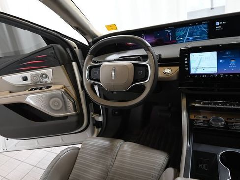 Used 2025 Lincoln Nautilus Reserve AWD/4WD image 29