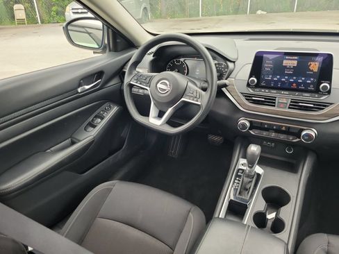 Used 2025 Nissan Altima 2.5 SV FWD image 12