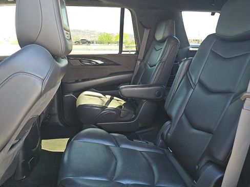 Used 2019 Cadillac Escalade Platinum image 15