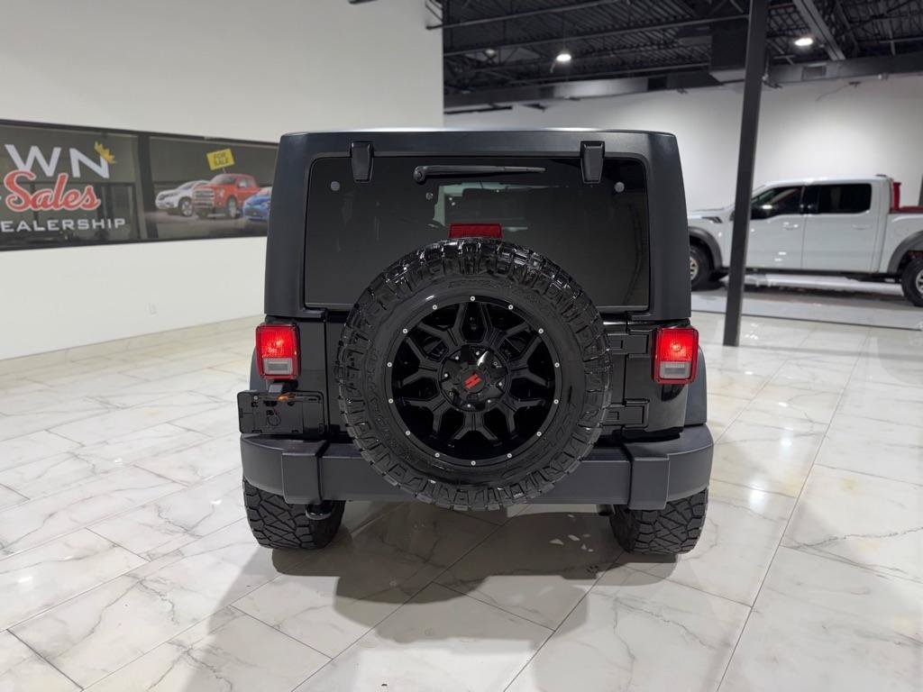 Used 2016 Jeep Wrangler Unlimited Rubicon w/ Connectivity Group AWD/4WD image 9