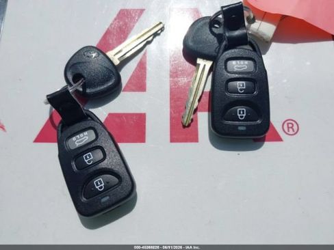 Used 2020 Hyundai Elantra SE FWD image 11