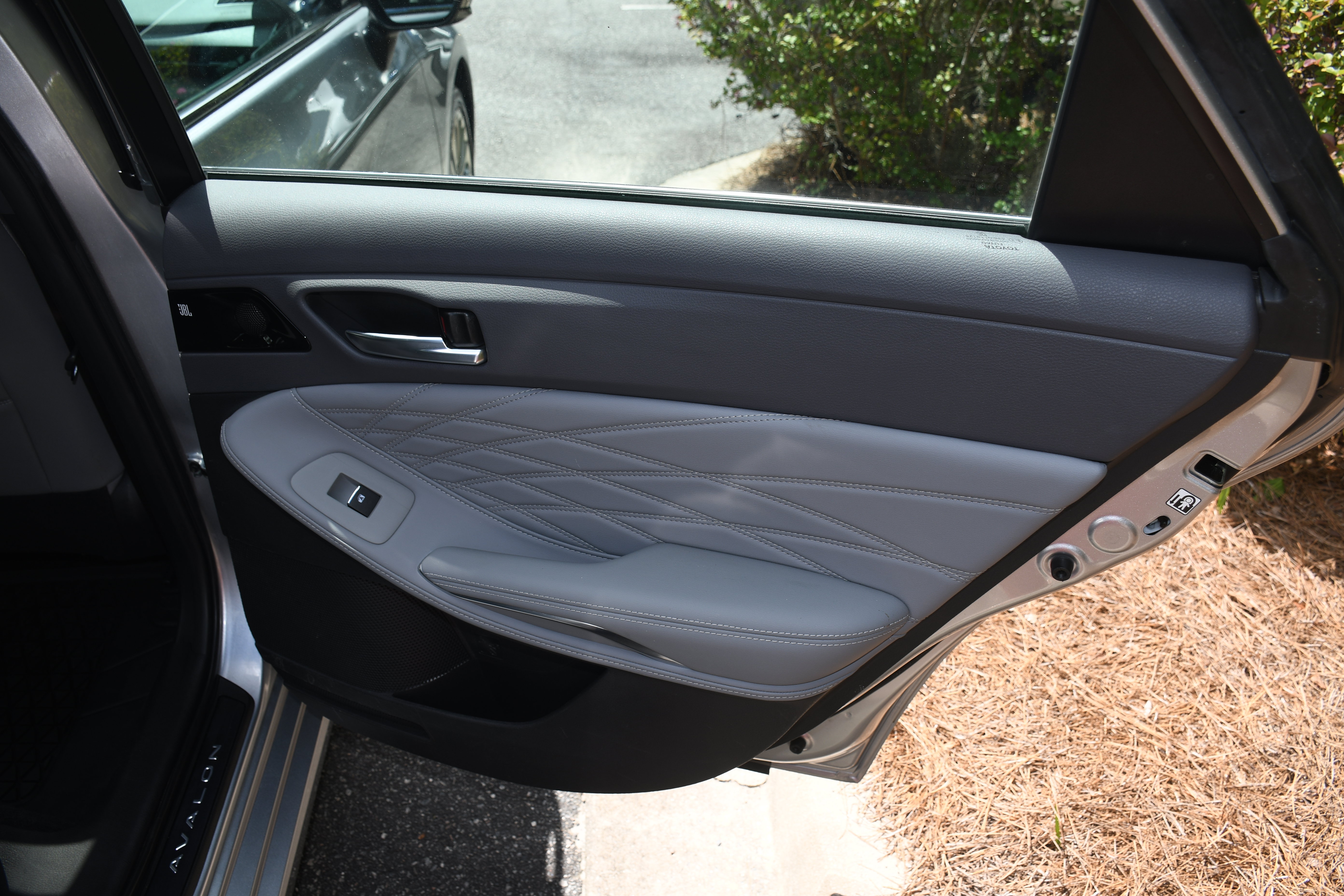 Used 2019 Toyota Avalon Limited w/ Advanced Safety Package FWD image 21