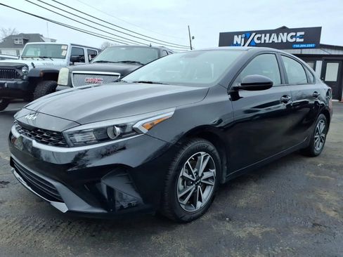Used 2023 Kia Forte LXS image 7