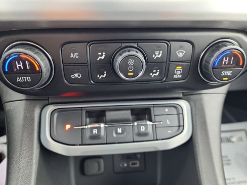 Certified 2022 GMC Acadia SLT w/ Elevation Edition image 17