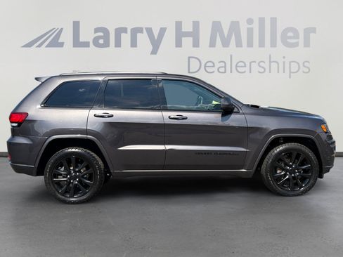 Used 2019 Jeep Grand Cherokee Altitude AWD/4WD image 6