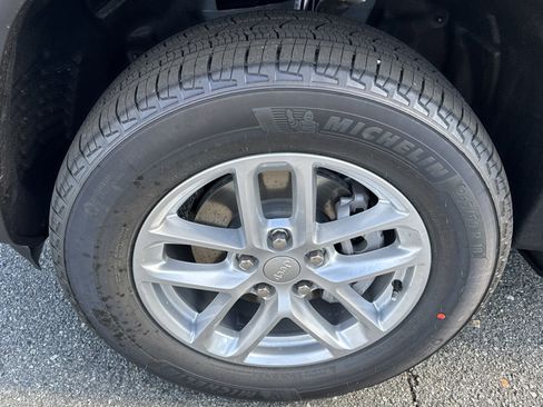 New 2025 Jeep Grand Cherokee Laredo X w/ Luxury Tech Group I image 10