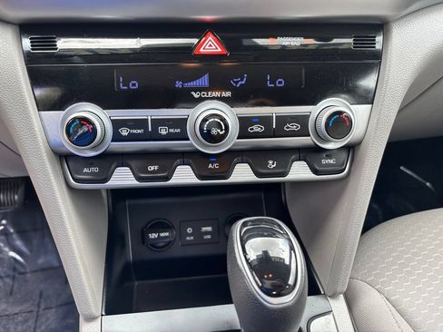 Used 2020 Hyundai Elantra SE FWD image 31