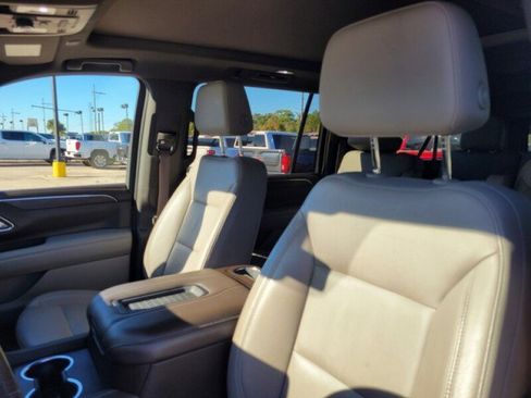 Used 2021 Chevrolet Suburban LT w/ LT Signature Package image 13