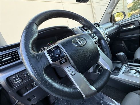 Used 2022 Toyota 4Runner SR5 Premium w/ Moonroof Package RWD image 19
