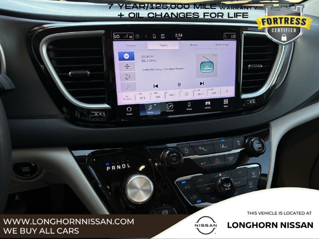 Used 2023 Chrysler Pacifica Touring-L FWD image 13