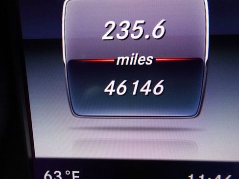 Used 2018 Mercedes-Benz GLC 300 4MATIC w/ Premium Package image 20