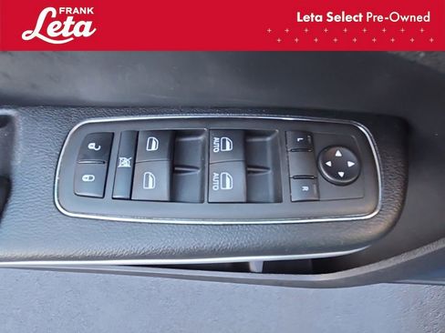 Used 2022 Chrysler 300 Touring L image 26