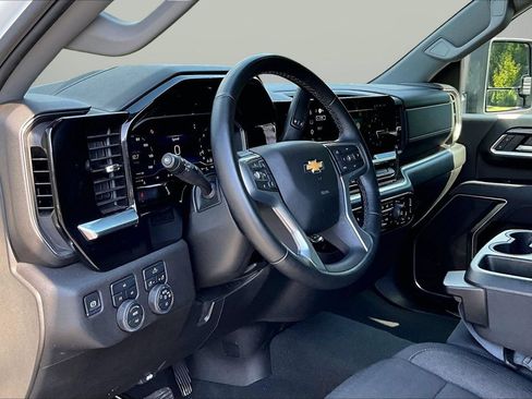 Used 2025 Chevrolet Silverado 2500 LT w/ Convenience Package AWD/4WD image 18