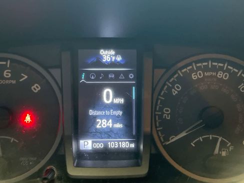 Used 2017 Toyota Tacoma TRD Sport w/ Tow Package (A/T) image 15