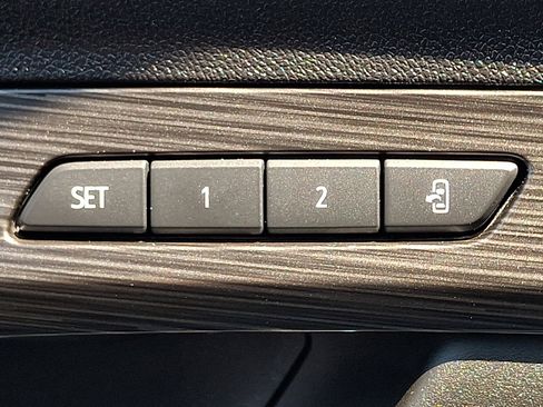Used 2023 GMC Terrain SLT w/ Infotainment Package II AWD/4WD image 28
