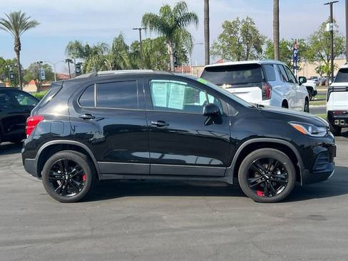 Used 2022 Chevrolet Trax LT w/ Redline Edition image 3