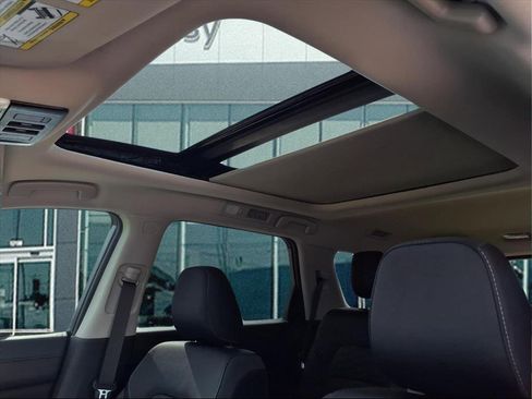 New 2025 Nissan Pathfinder SV image 16