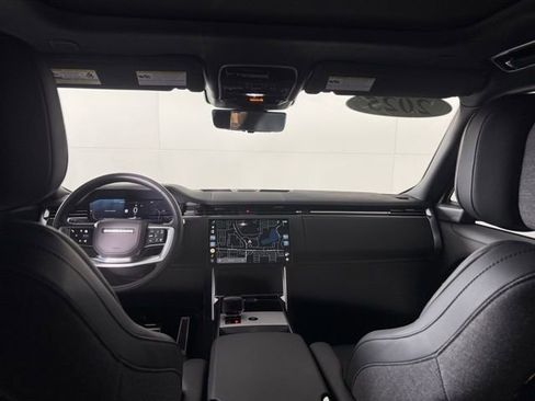 Certified 2025 Land Rover Range Rover SV image 27