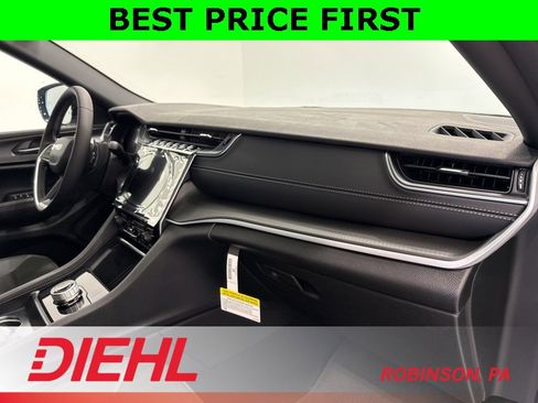 New 2025 Jeep Grand Cherokee Altitude w/ Trailer Tow Package image 16