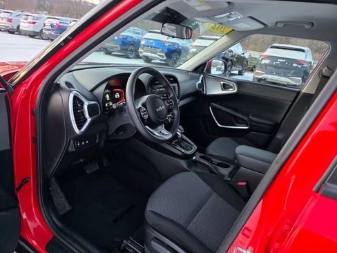 Certified 2025 Kia Soul LX w/ LX Technology Package image 15