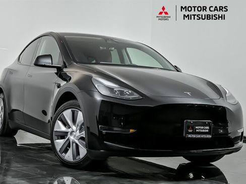 Used 2023 Tesla Model Y Long Range AWD/4WD image 1