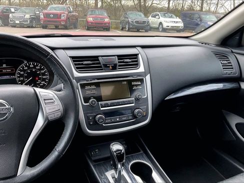 Used 2016 Nissan Altima 2.5 SL w/ Moonroof Package image 6
