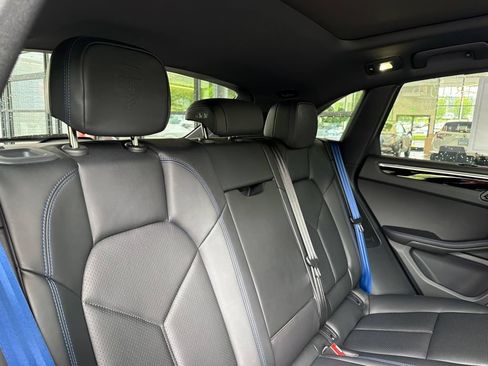 Used 2025 Porsche Macan Turbo AWD/4WD image 31