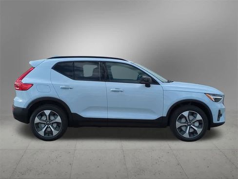 New 2026 Volvo XC40 B5 Plus w/ Protection Package Premier image 7