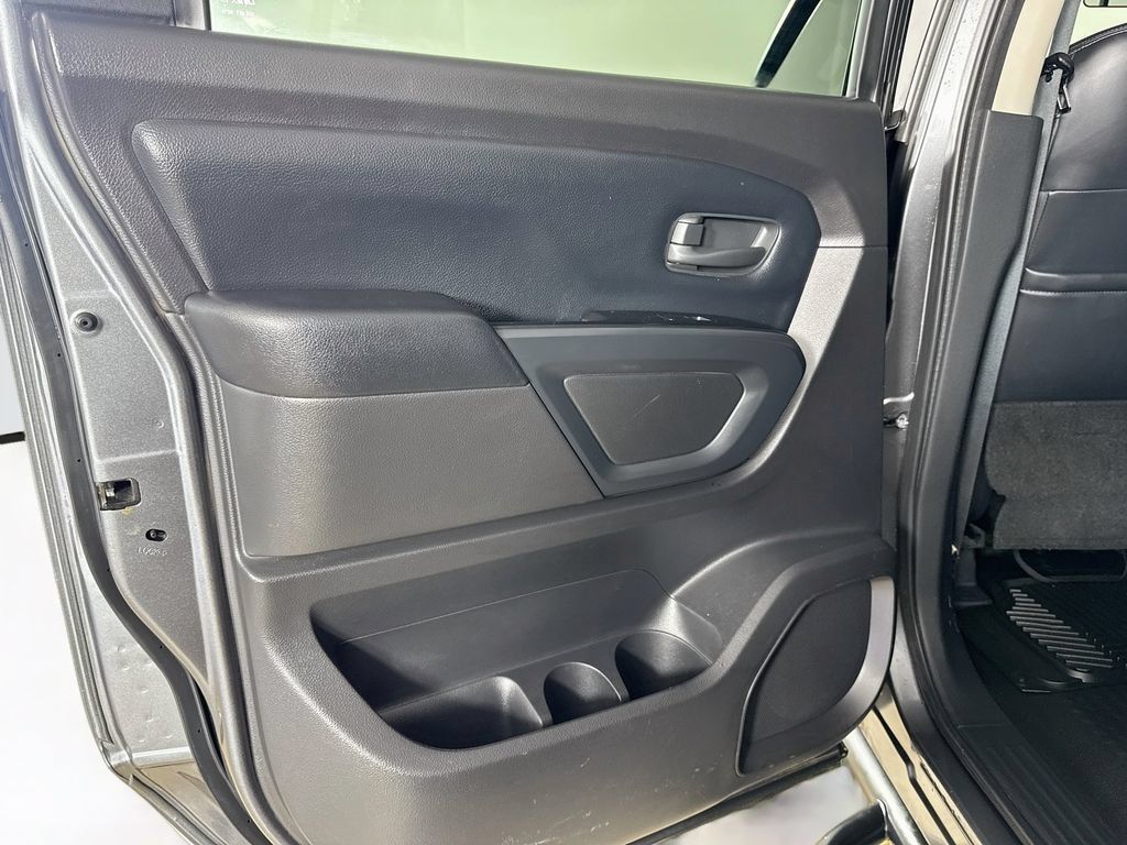 Used 2017 Nissan Titan S AWD/4WD image 19