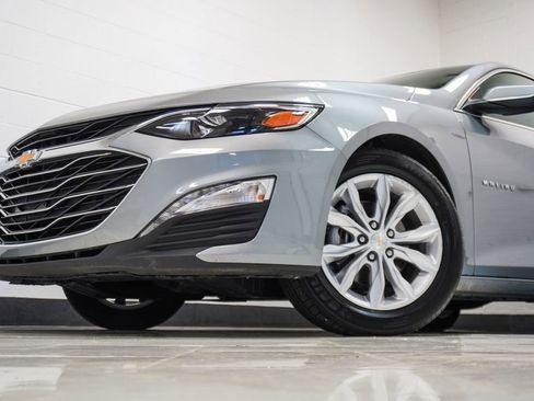 Used 2025 Chevrolet Malibu LT FWD image 2