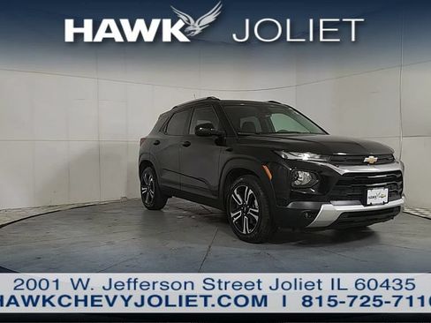 Used 2023 Chevrolet TrailBlazer LT w/ Convenience Package FWD image 2