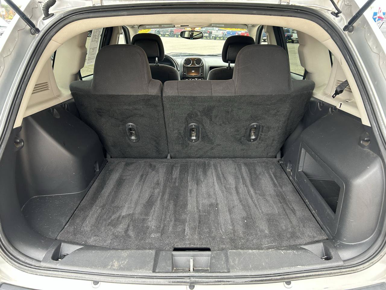 Used 2011 Jeep Compass Latitude AWD/4WD image 17